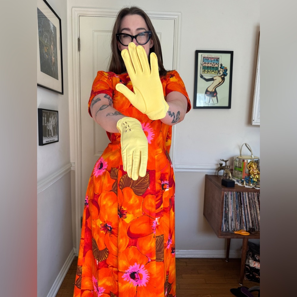 50s-60s Vintage Yellow Short Gloves - Picture 1 of 6